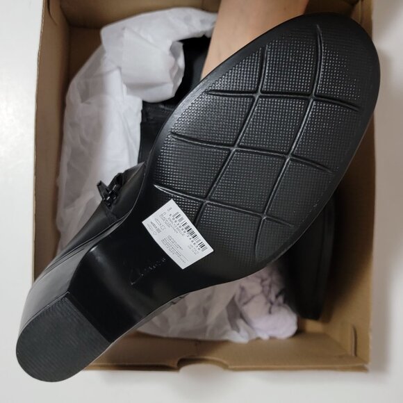 Clarks Emily2 Belle Ankle Boots Womens 10 Black Classic Chic MInimalist Comfort - Picture 4 of 6
